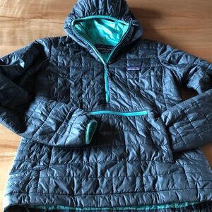 Patagonia Charcoal Light weight Down Pullover size Small